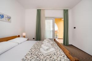 My Dalmatia - Apartment Neda with shared pool