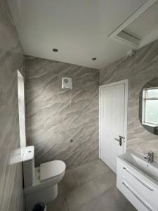 Comfort Triple Room near Airport - 2