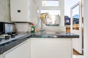 Stylish & Compact Central MK 1-Bed Walk to Station Business Ready Free Parking