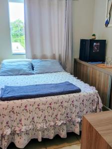 Quarto confortável a 5 min de carro do Aeroporto com frigobar