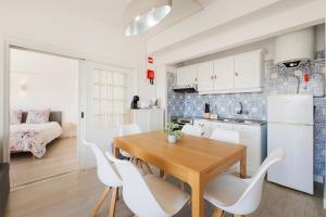 Kissed by the sun, with pool, AC and tennis court by Algarve Dream Holidays