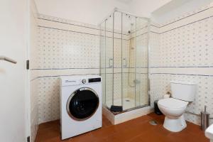 Kissed by the sun, with pool, AC and tennis court by Algarve Dream Holidays