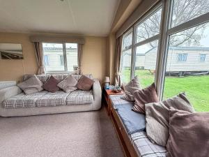 Lovely 8 Berth Caravan At California Cliffs Holiday Park In Norfolk Ref 50024B