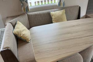 Caravan- Sleeps 6 2 Bedrooms - Thurston Manor