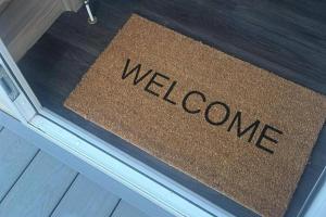 Caravan- Sleeps 6 2 Bedrooms - Thurston Manor