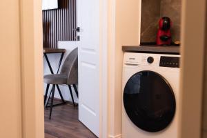 Ghetto Experience - Self Check-In - Usa cu Cod