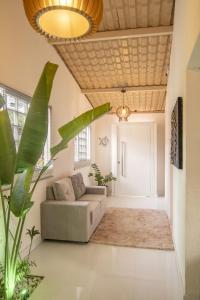 Golden Pipa House