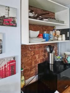 Cosy Studio in Hampton Hill short Walk to Bushy Park with Free Parking and WiFi and Pets welcome