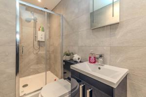 Beautiful 2 Bedroom Apartment at Central Brighton