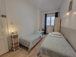Separate Bright Double Room - Center & Castle - Shared Kitchen & Private Bathroom