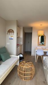 Studio with parking and sea view