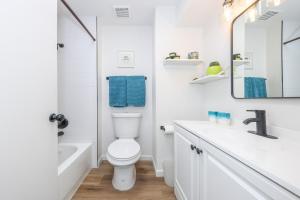 Central 2BR 2Bath Condo with Pool & Fireplace