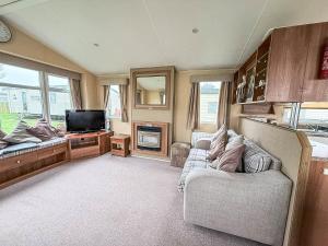 Lovely 8 Berth Caravan At California Cliffs Holiday Park In Norfolk Ref 50024B
