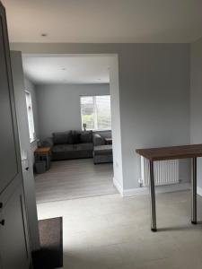 3 Bed Cottage - Sleeps 5 - Pets - HotTub - Garden