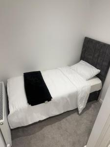 Cosy Luxury Home with Private Parking Sleeps 3