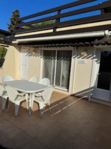 Villa Comelya, climatisation, terrasse, piscine, tennis
