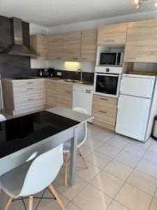 Villa Comelya, climatisation, terrasse, piscine, tennis