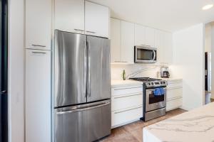 Fantastic desert home with private poolspa grill covered patio fast WiFi