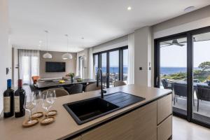 Luxury Villa Mare & Luce seaside heated pool sauna