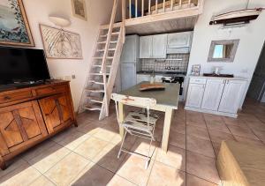 Murphy Holiday Homes - Blue Weber img4