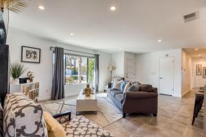 DogFriendly Home with Private Saltwater Pool Spa Mountain View