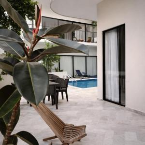 NEW! Azul Swim-Out Retreat