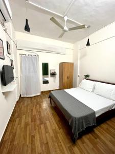 Studio Apartment In Bandra West