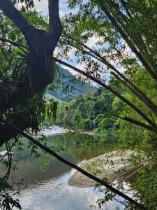 Casa confortável na Serra de Casimiro de Abreu, Poço do Pai João -14 km do Sana