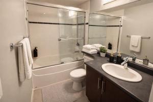 Classy Downtown Vancouver Apartment Near Rogers Arena