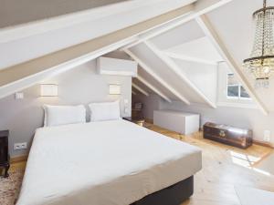 Elegant 3BR TownHouse w En-Suite Baths – Mouraria | By Airnest