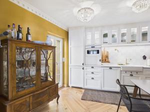 Elegant 3BR TownHouse w En-Suite Baths – Mouraria | By Airnest