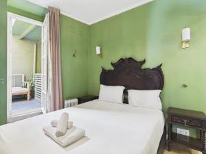 Elegant 3BR TownHouse w En-Suite Baths – Mouraria | By Airnest