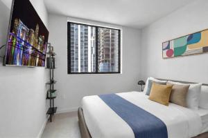 Stylish Corner 1 Bedroom Wraparound Balcony & Views