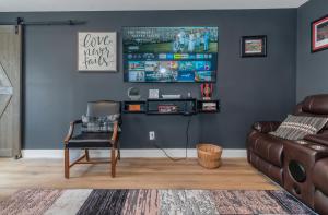 Lux 2BR Condo w King Beds DTWN