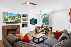 Modern King 2BR-2BA-Garage Legacy Villa near Main Pool