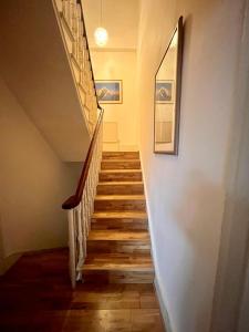 Women only- Private Guest Room5 in SW6 with En-Suite bathroom evening parking