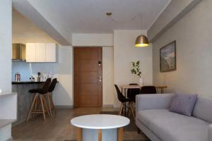 Comfortable 2BR with Balcony in Miraflores