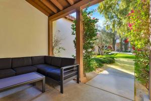 Fabulous King 2BR-2BA-2Car Legacy Villa near Pool