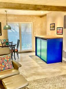 Superb Santa Fe HQ - Prime Location - Decked Digs