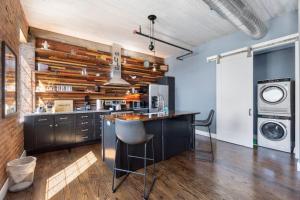 Downtown Urban Loft above Restaurants