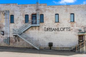 Downtown Urban Loft above Restaurants