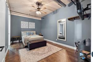 Downtown Urban Loft above Restaurants