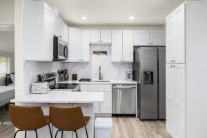 Cozy 3BR Home - Laundry and Parking - FIFA Ready