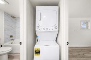 Cozy 3BR Home - Laundry and Parking - FIFA Ready