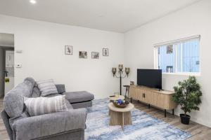 Cozy 3BR Home - Laundry and Parking - FIFA Ready