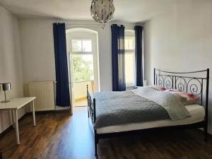 Meisterwerk mit Balkon zum Ufer