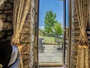 2 Bed in Reynoldston 62019