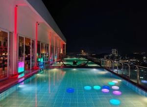 studio with a swimming pool