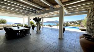 Modern house with pool for 12 guests in Lindos