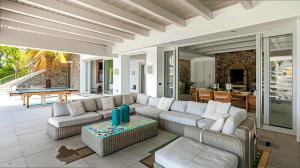 Modern house with pool for 12 guests in Lindos